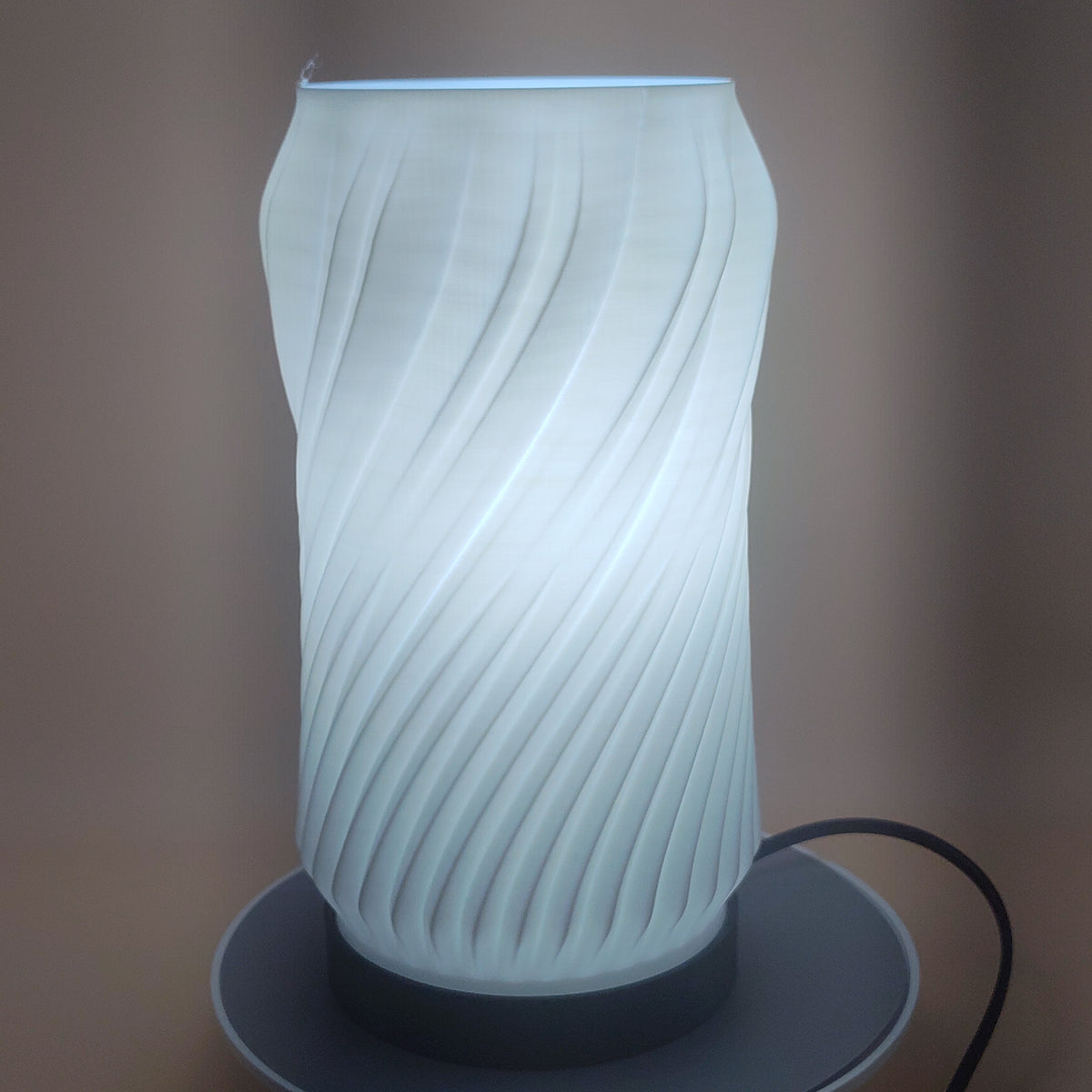 Minimalist Twist lamp by Kraken.stl