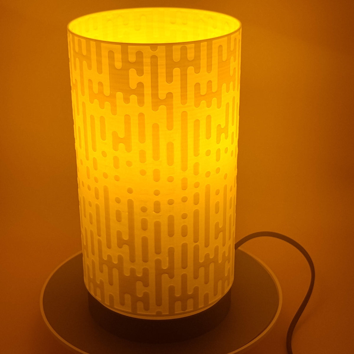 3D Printed Pixel Glow Table Lamp, Retro Gaming Desk Light, Cyberpunk Tech Nightlight, Funky Voxel Pixelated Geometric Accent Lamp