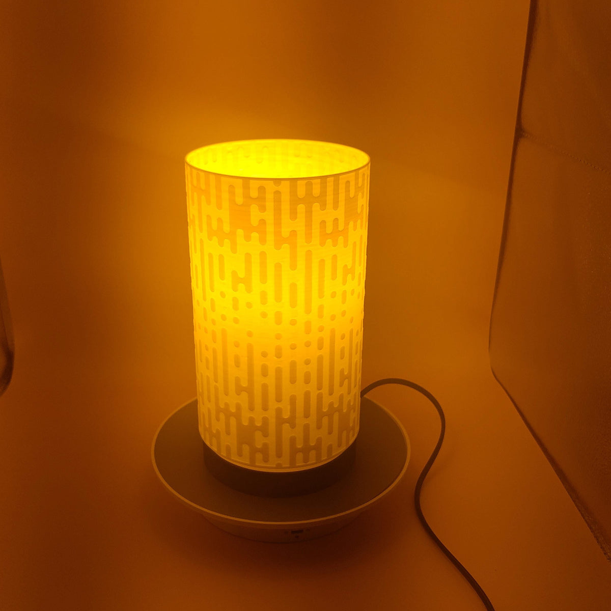 3D Printed Pixel Glow Table Lamp, Retro Gaming Desk Light, Cyberpunk Tech Nightlight, Funky Voxel Pixelated Geometric Accent Lamp