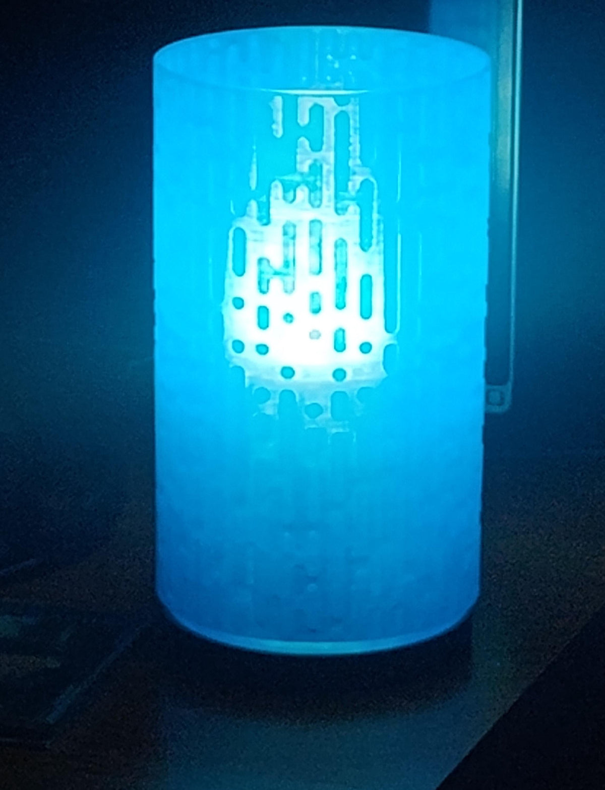 3D Printed Pixel Glow Table Lamp, Retro Gaming Desk Light, Cyberpunk Tech Nightlight, Funky Voxel Pixelated Geometric Accent Lamp